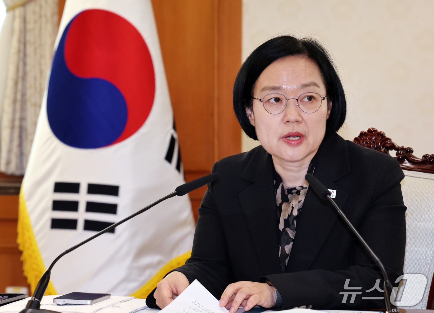 (서울=뉴스1) 이종덕 기자 = 한성숙 국무총리가 12일 서울 종로구 정부서울청사에서 열린 자살예방정책위원회 회의에서 모두발언 하고 있다. 2026.10.12/뉴스1