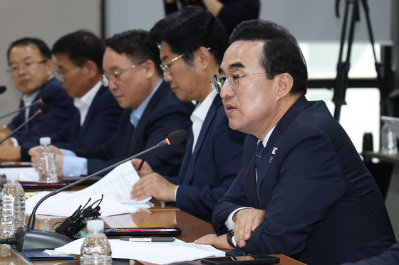 서민금융 관련 발언하는 박홍근 장관