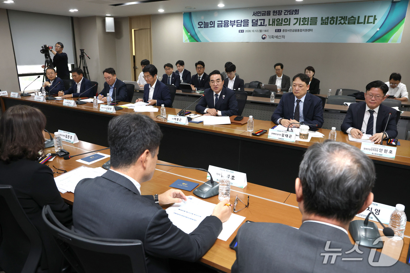 (서울=뉴스1) 이광호 기자 = 박홍근 기획예산처 장관이 12일 오후 서울 중구 중앙서민금융통합지원센터에서 열린 서민금융 현장 간담회에서 발언하고 있다. 2026.10.12/뉴스1 …
