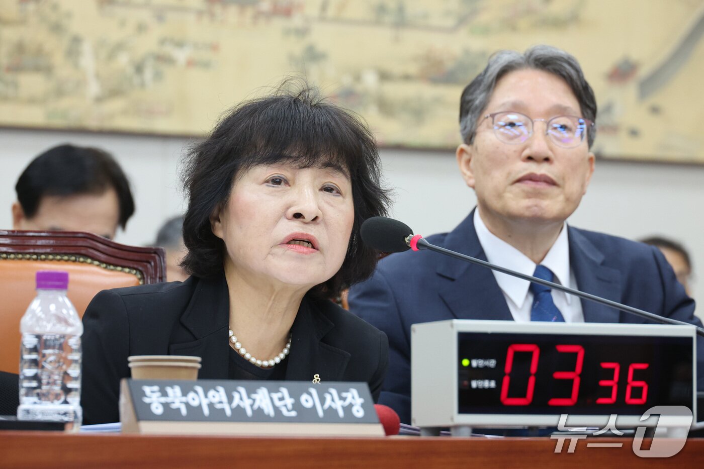 본문 이미지 - 박지향 동북아역사재단 이사장이 12일 서울 여의도 국회 교육위원회에서 열린 한국대학교육협의회 등에 대한 국정감사에서 의원 질의에 답변하고 있다. 2026.10.12 ⓒ 뉴스1 신웅수 기자