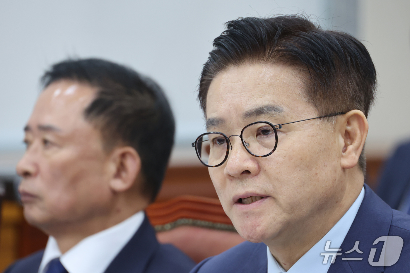(서울=뉴스1) 신웅수 기자 = 이기정 한국대학교육협의회장이 12일 서울 여의도 국회 교육위원회에서 열린 한국대학교육협의회 등에 대한 국정감사에서 의원 질의에 답변하고 있다. 20 …
