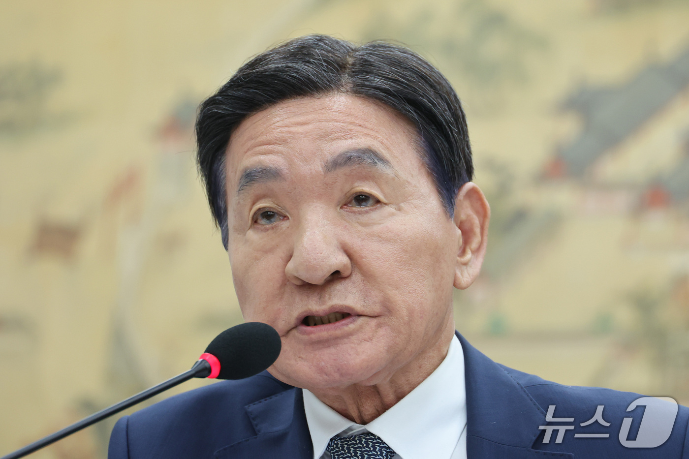 (서울=뉴스1) 신웅수 기자 = 박창달 한국장학재단 이사장이 12일 서울 여의도 국회 교육위원회에서 열린 한국대학교육협의회 등에 대한 국정감사에서 의원 질의에 답변하고 있다. 20 …