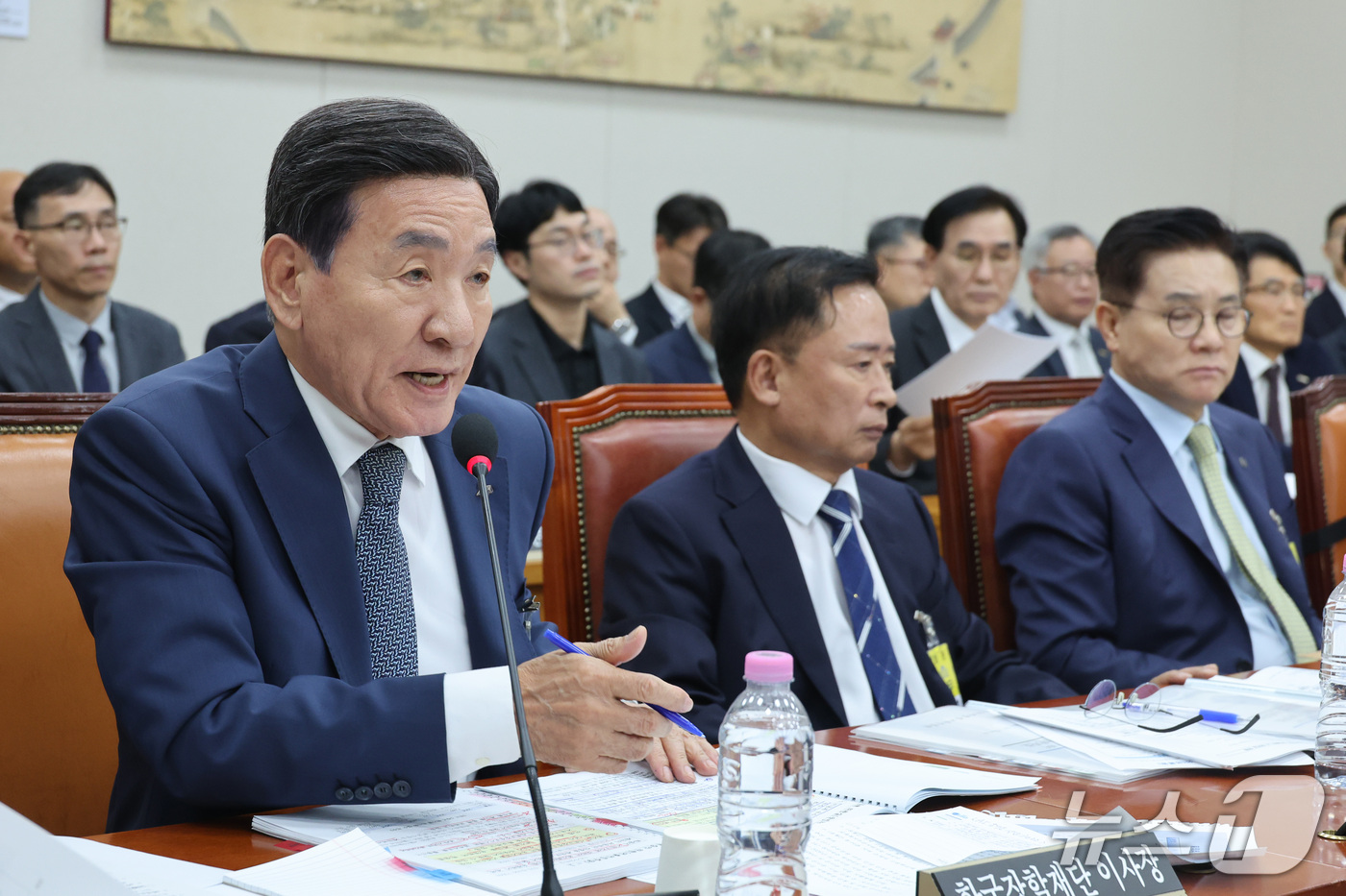 (서울=뉴스1) 신웅수 기자 = 박창달 한국장학재단 이사장이 12일 서울 여의도 국회 교육위원회에서 열린 한국대학교육협의회 등에 대한 국정감사에서 의원 질의에 답변하고 있다. 20 …