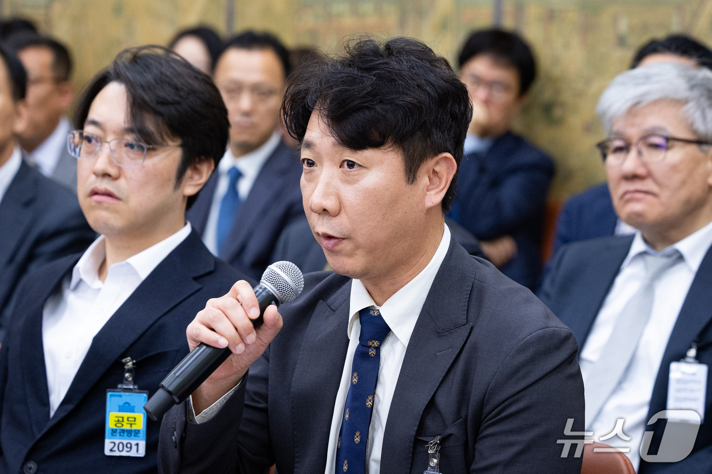 (서울=뉴스1) 유승관 기자 = 고재수 CJ CGV 사업본부장이 12일 서울 여의도 국회에서 열린 문화체육관광위원회의 한국콘텐츠진흥원 등에 대한 국정감사에 일반증인으로 출석해 의원 …