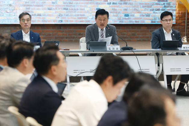 신용한 충북지사 "국감 준비 철저하게…현안 알릴 기회로 삼아야"