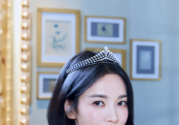 티아라 쓴 송혜교…독보적인 '퀸' 아우라 발산 [N화보]