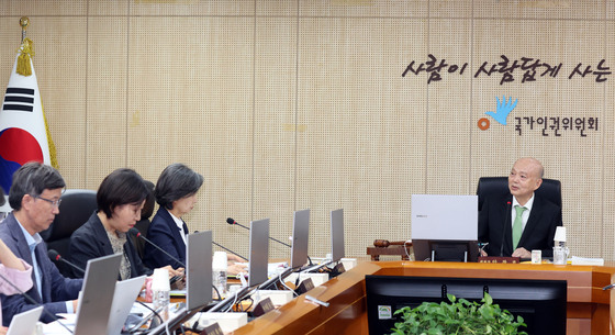 안창호 위원장, 국가인권위 전원위원회 주재