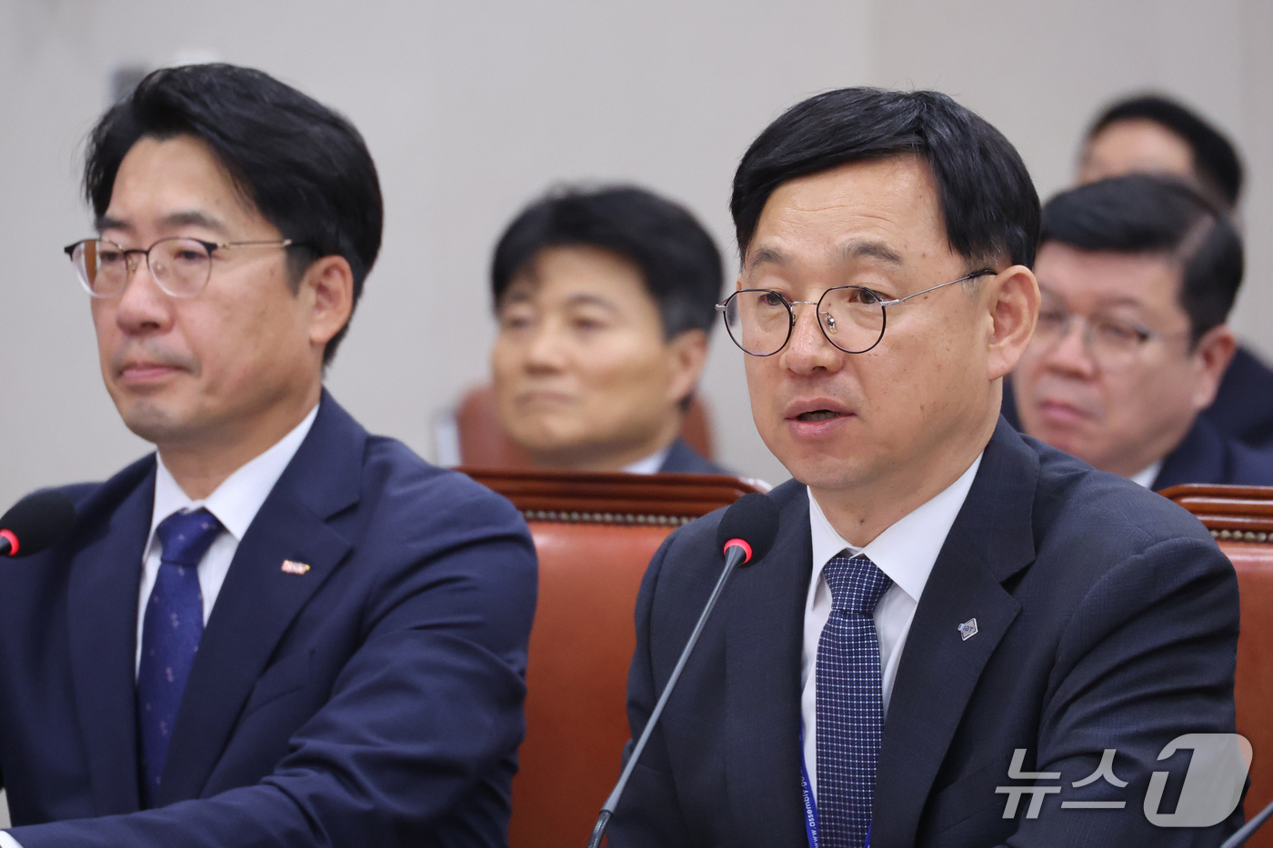 (서울=뉴스1) 신웅수 기자 = 전윤종 한국산업기술진흥원장이 12일 서울 여의도 국회에서 열린 산업통상자원중소벤처기업위원회의 대한무역투자진흥공사 등에 대한 국정감사에서 의원 질의에 …