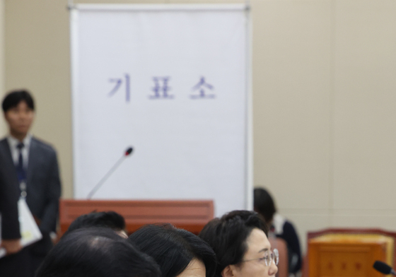 [국감] 제척 투표 앞두고 신상발언하는 이진숙 의원