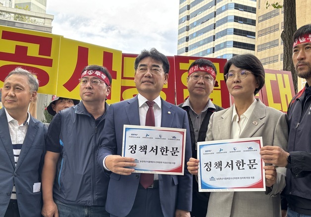 "항만공사 통합, 축구·야구·배구 국대 한 팀서 뛰게 하는 꼴"…여야 우려