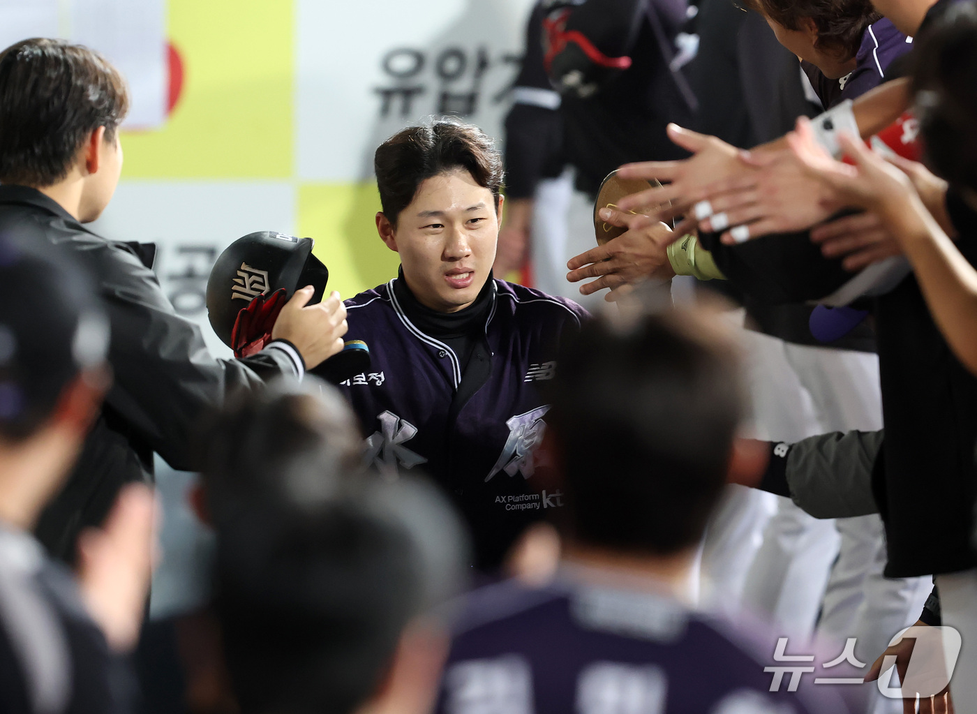 (대구=뉴스1) 공정식 기자 = 12일 오후 대구 삼성라이온즈파크에서 열린 프로야구 '2026 신한SOL KBO리그' KT 위즈와 삼성 라이온즈의 경기, 1회초 무사 2루 상황 K …