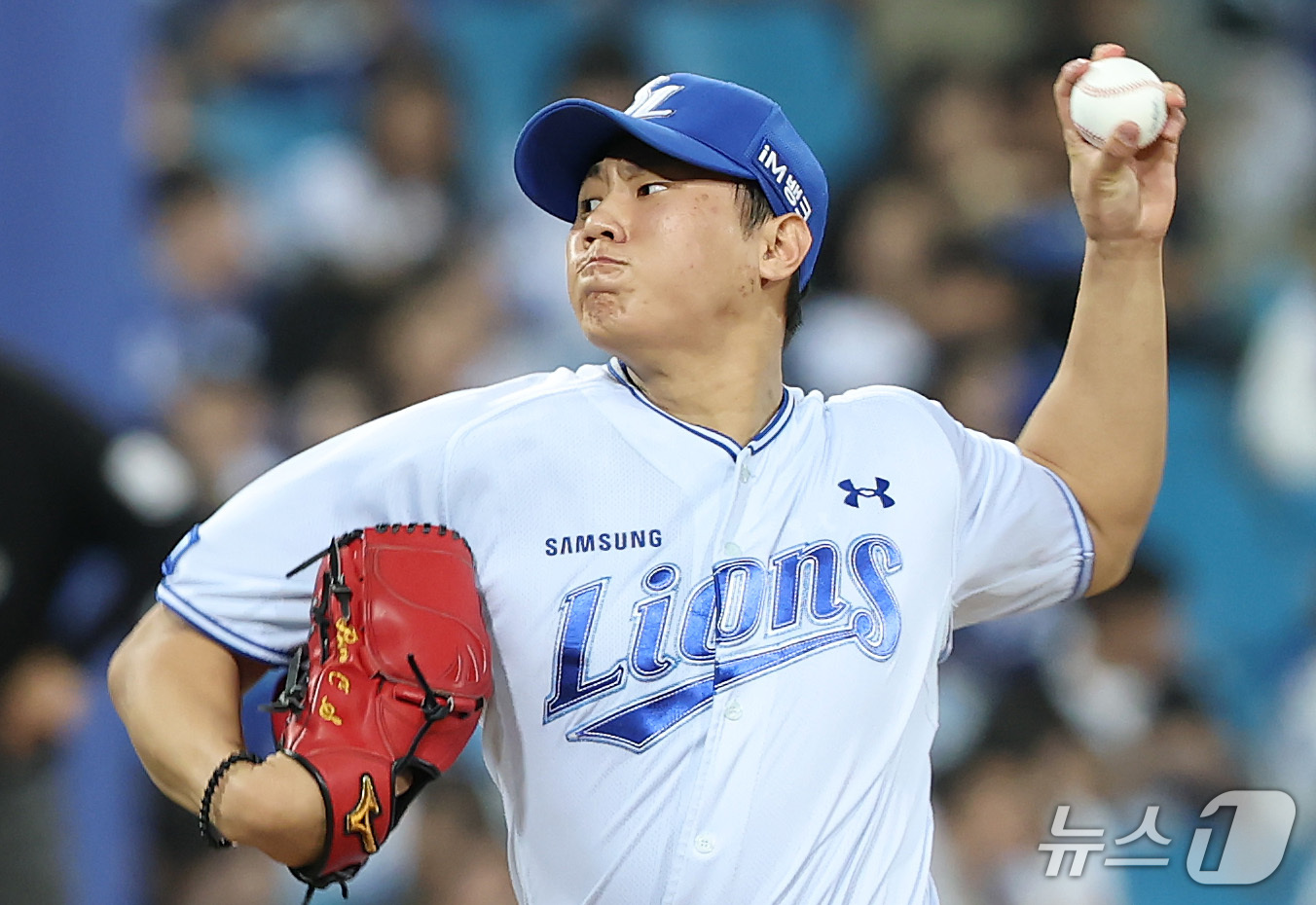 (대구=뉴스1) 공정식 기자 = 12일 오후 대구 삼성라이온즈파크에서 열린 프로야구 '2026 신한SOL KBO리그' KT 위즈와 삼성 라이온즈의 경기, 삼성 배찬승이 역투하고 있 …