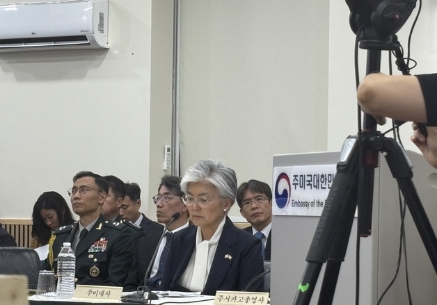 강경화 "美당국자들도 '북핵 동결 후 단계적 비핵화' 공감"