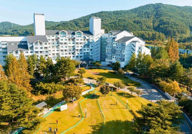 "울산바위 단풍 바라보며 샷"…금호설악리조트, 파크골프 대회 연다