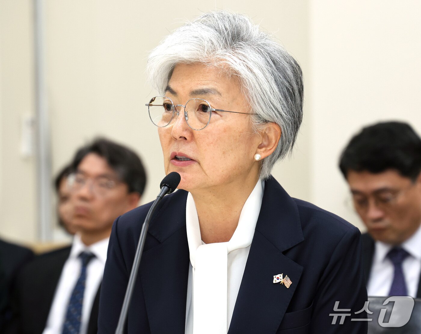 본문 이미지 - 강경화 주미한국대사가 12일(현지시간) 미국 워싱턴D.C. 주미한국대사관에서 열린 국회 외교통일위원회 국정감사에서 질의에 답변하고 있다. (워싱턴 공동취재단) 2026.10.13 ⓒ 뉴스1 이훈철 특파원