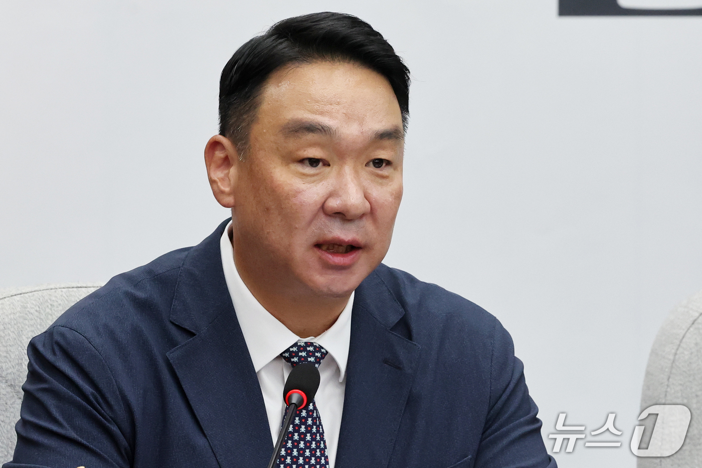 (서울=뉴스1) 황기선 기자 = 정희용 국민의힘 사무총장이 13일 오전 서울 여의도 국회에서 열린 국정감사대책회의에서 발언을 하고 있다.  2026.10.13/뉴스1