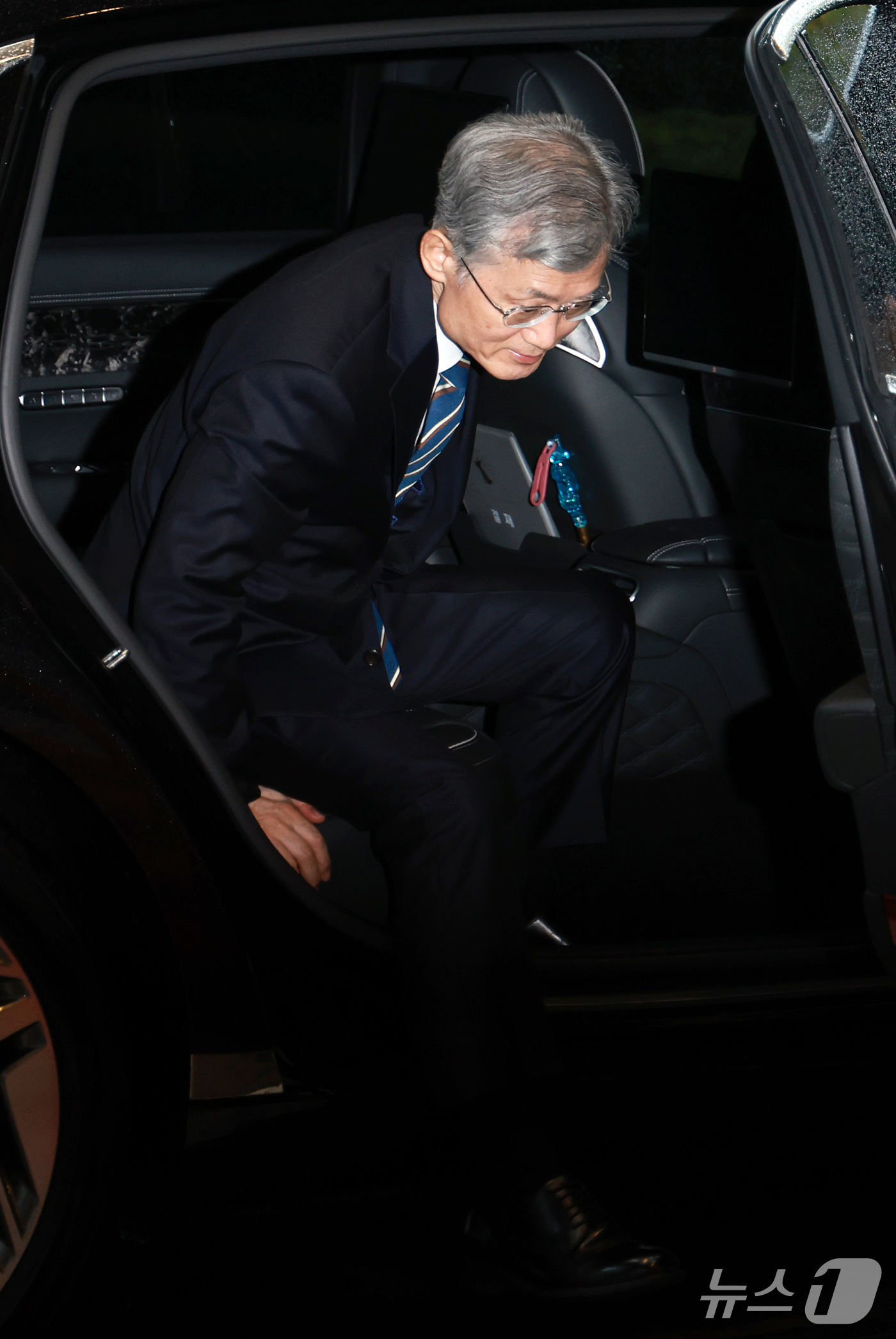 (서울=뉴스1) 이호윤 기자 = 조희대 대법원장이 13일 서울 서초구 대법원으로 출근하고 있다. 2026.10.13/뉴스1