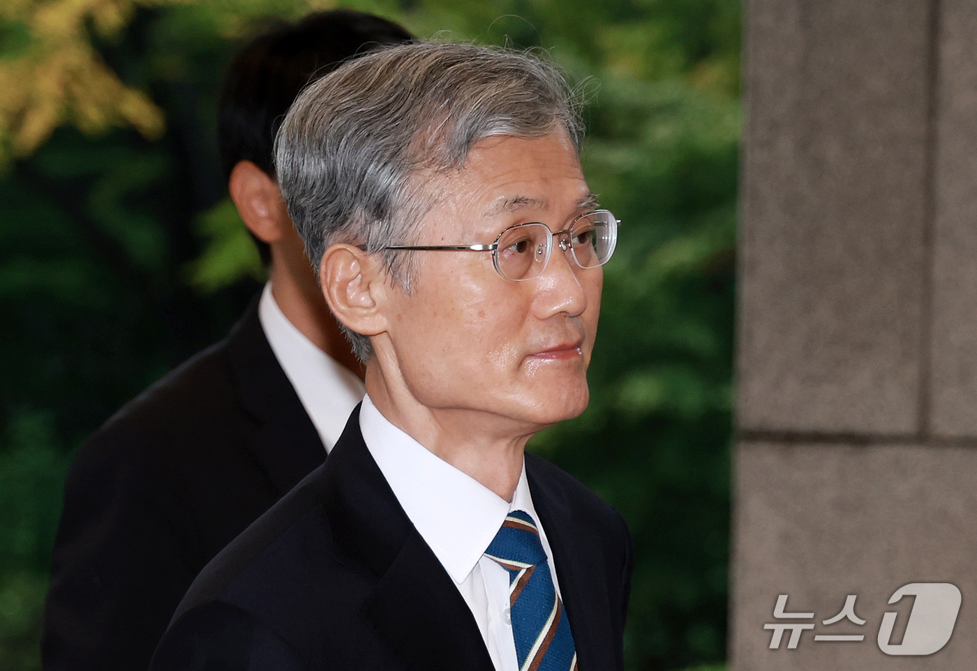 (서울=뉴스1) 이호윤 기자 = 조희대 대법원장이 13일 서울 서초구 대법원으로 출근하고 있다. 2026.10.13/뉴스1