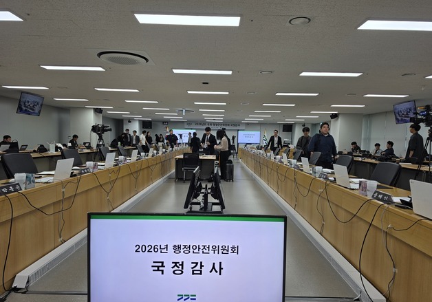 '김지용 반대' 추미애 첫 국감…'재정 비상 선언·관사' 놓고 공방 예상