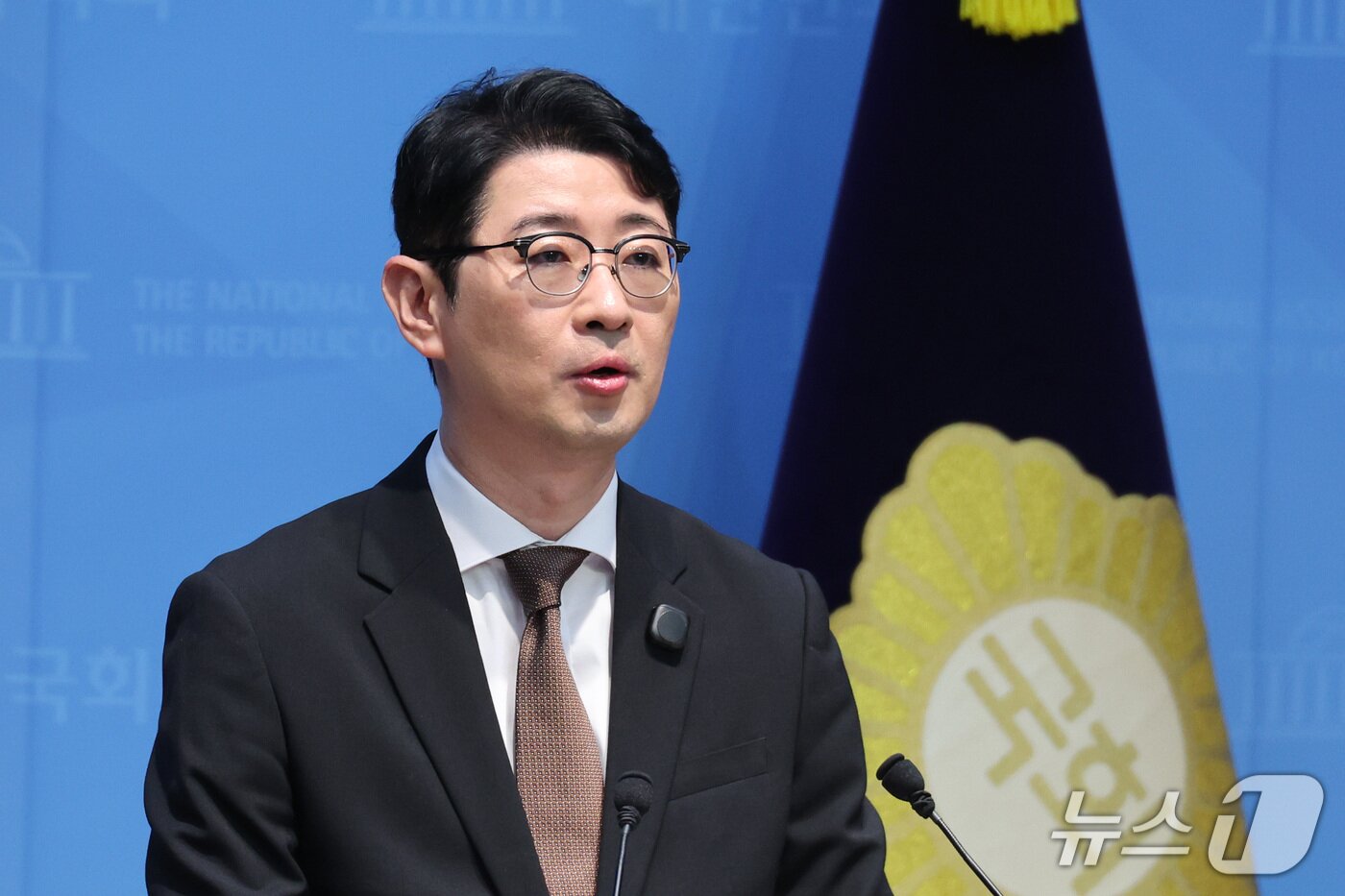 본문 이미지 - 주진우 국민의힘 의원이 13일 서울 여의도 국회 소통관에서 이재명 대통령에 대한 '골프 특검법' 발의 기자회견을 하고 있다. 2026.10.13 ⓒ 뉴스1 신웅수 기자