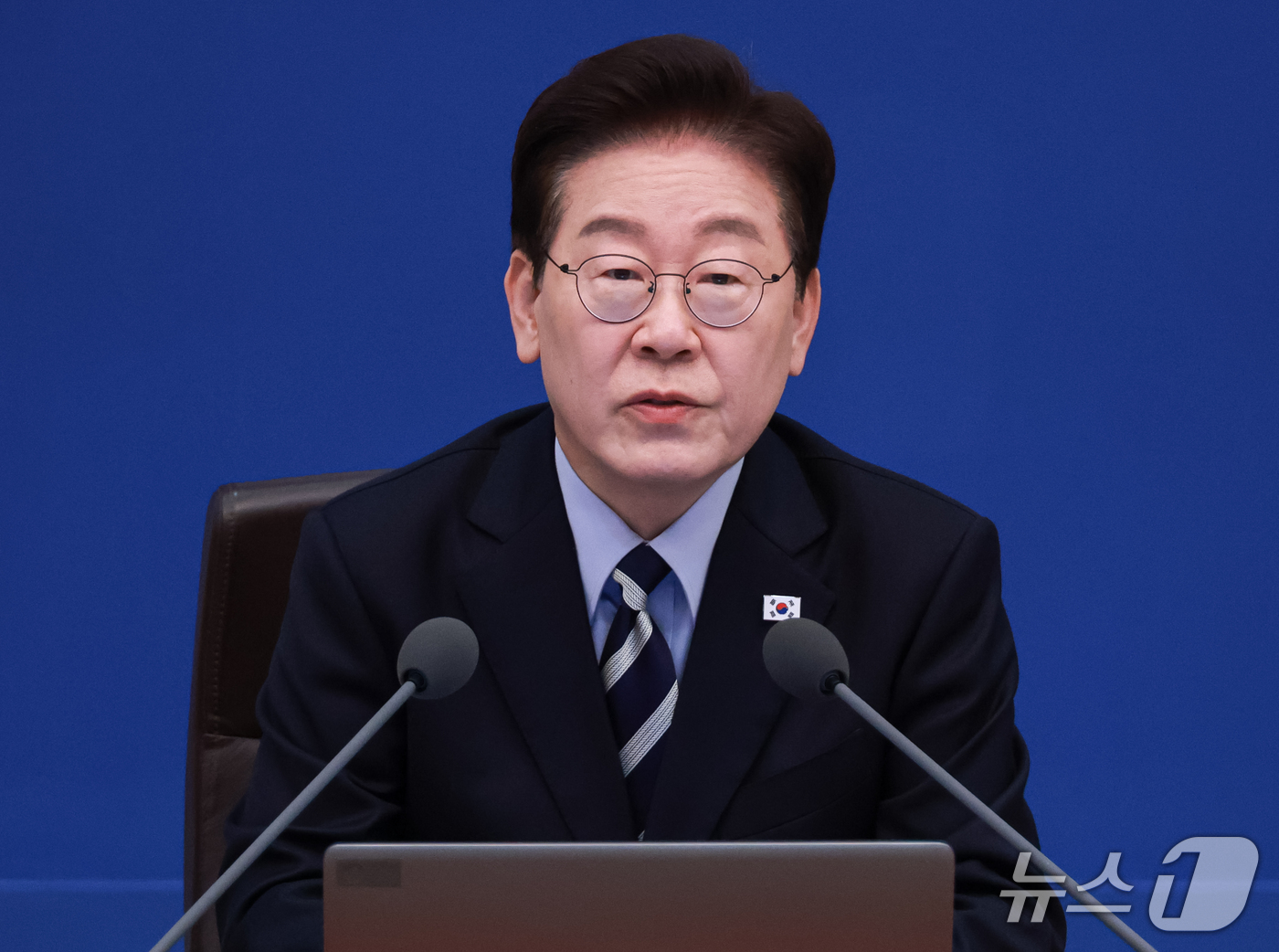 (서울=뉴스1) 이재명 기자 = 이재명 대통령이 13일 청와대에서 열린 국무회의에서 발언을 하고 있다, (청와대통신사진기자단) 2026.10.13/뉴스1
