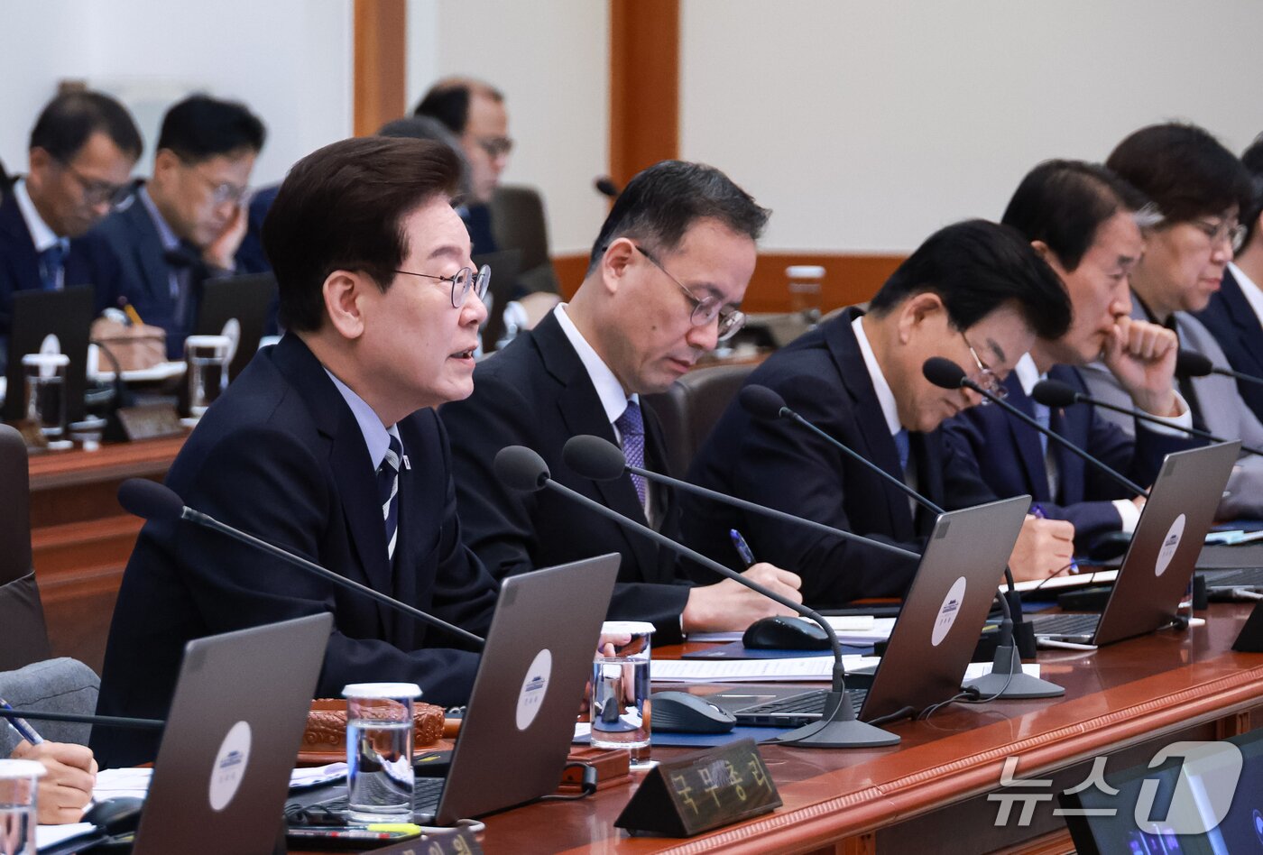 본문 이미지 - 이재명 대통령이 13일 청와대에서 열린 국무회의에서 발언을 하고 있다, (청와대통신사진기자단) 2026.10.13 ⓒ 뉴스1 이재명 기자