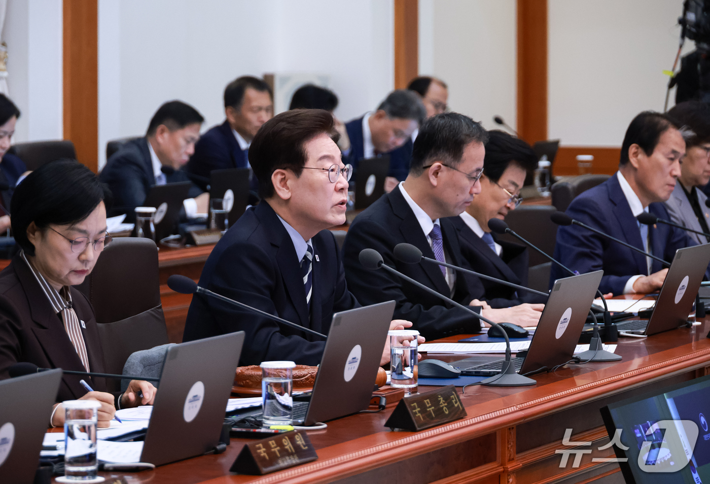 (서울=뉴스1) 이재명 기자 = 이재명 대통령이 13일 청와대에서 열린 국무회의에서 발언을 하고 있다, (청와대통신사진기자단) 2026.10.13/뉴스1