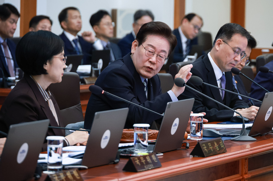 李대통령 "국세청에 박수"…'선박왕' 4천억 체납세금 완납 성과 치하