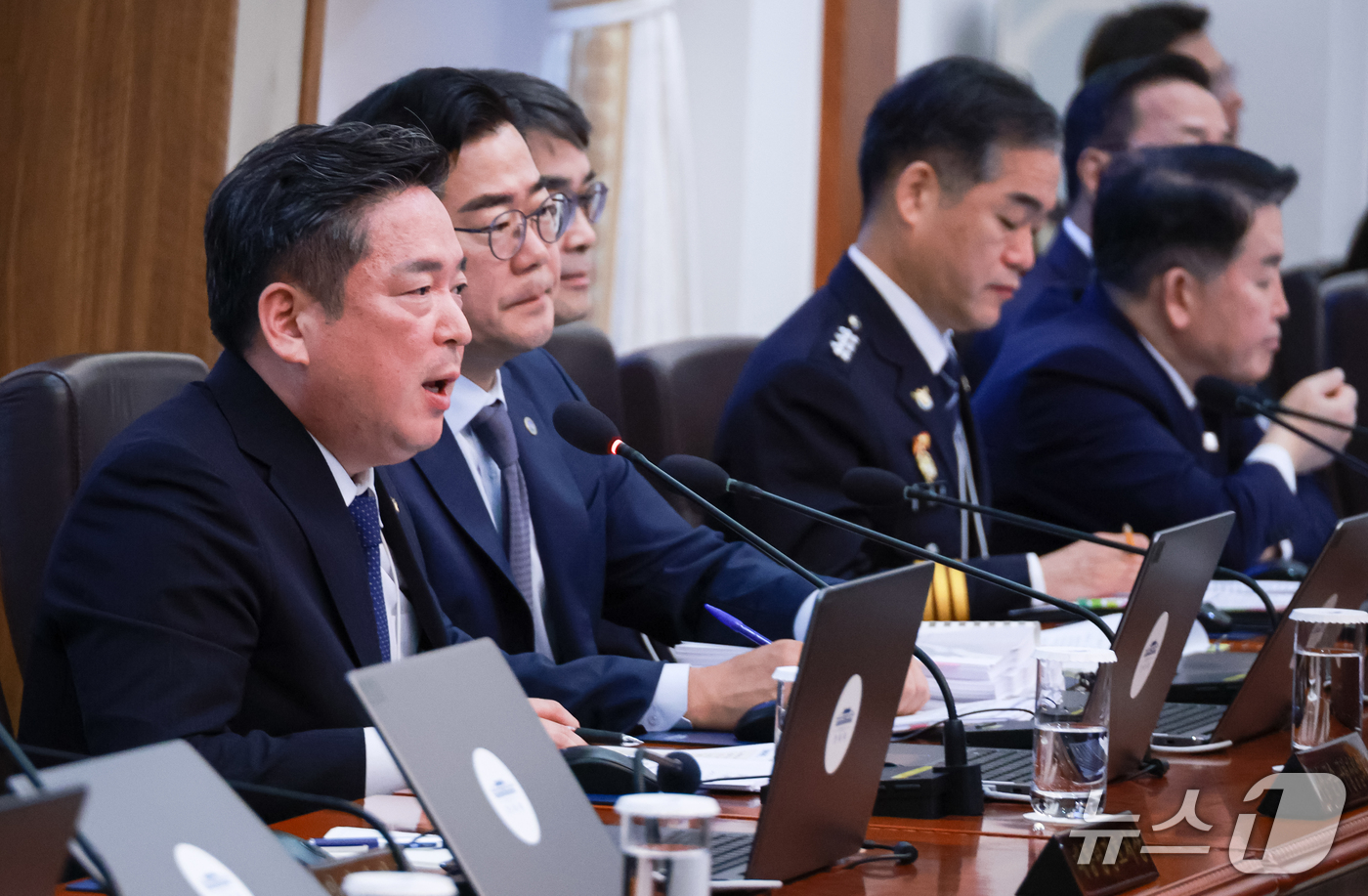(서울=뉴스1) 이재명 기자 = 김병내 시장군수구청장협의회장이 13일 청와대에서 열린 국무회의에서 발언을 하고 있다. (청와대통신사진기자단) 2026.10.13/뉴스1