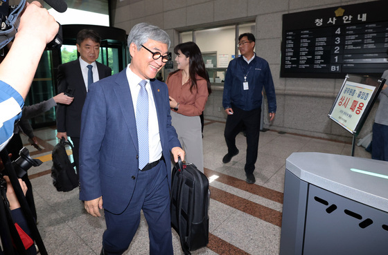 중앙선관위 포렌식 현장 방문하는 선관위 자문위원