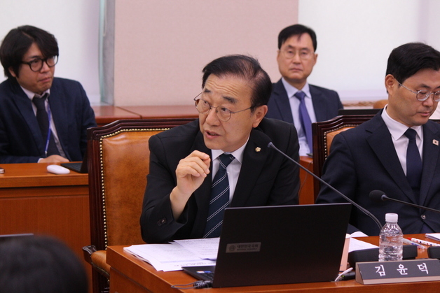 김윤덕 "게임 지도사 수 지역별 편중 심각…개선하라"
