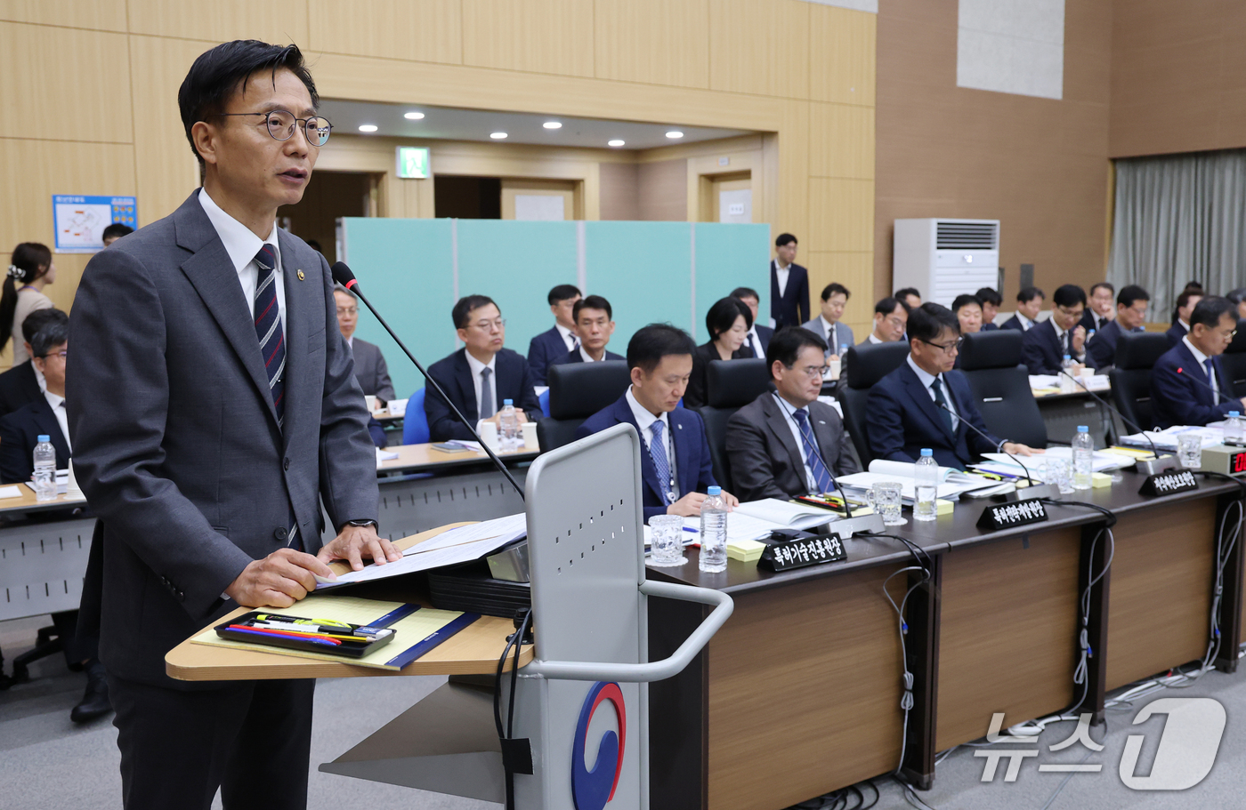 (대전=뉴스1) 김기태 기자 = 김용선 지식재산처장이 13일 오전 정부대전청사에서 열린 국회 산업통상자원중소벤처기업위원회의 지식재산처에 대한 국정감사에서 업무보고를 하고 있다. …