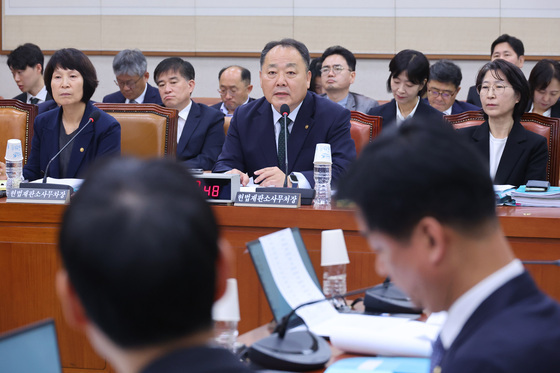 [국감초점] 여야, 법사위서 조희대·재판소원 공방…'李 골프' 두고 고성도