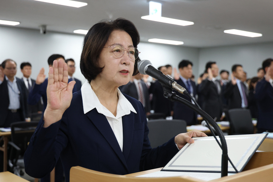 [국감] 증인선서하는 추미애 경기도지사