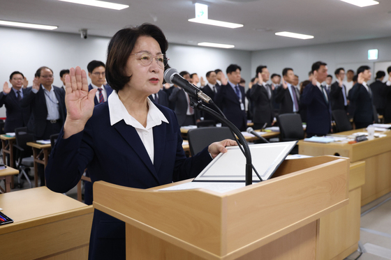 [국감] 증인선서하는 추미애 경기도지사