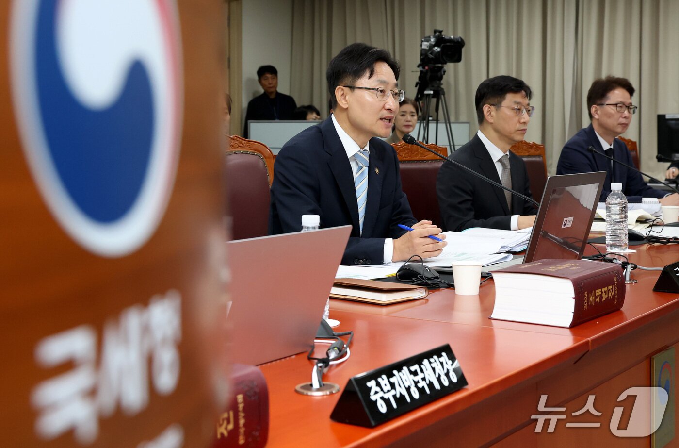 본문 이미지 - 임광현 국세청장이 13일 세종시 정부세종청사 국세청에서 열린 국회 재정경제기획위원회 국정감사에서 위원들의 질의에 답변하고 있다. 2026.10.13 ⓒ 뉴스1 김기남 기자