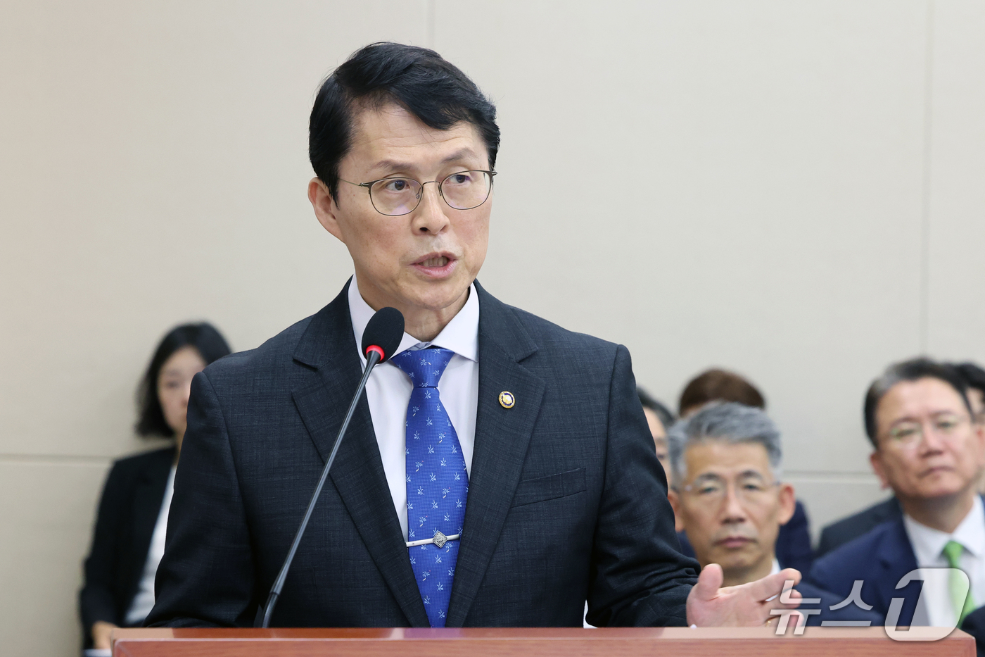 (서울=뉴스1) 황기선 기자 = 최원호 원자력안전위원회 위원장이 13일 서울 여의도 국회 과학기술정보방송통신위원회에서 열린 원자력안전위원회 등에 대한 국정감사에서 업무보고를 하고 …