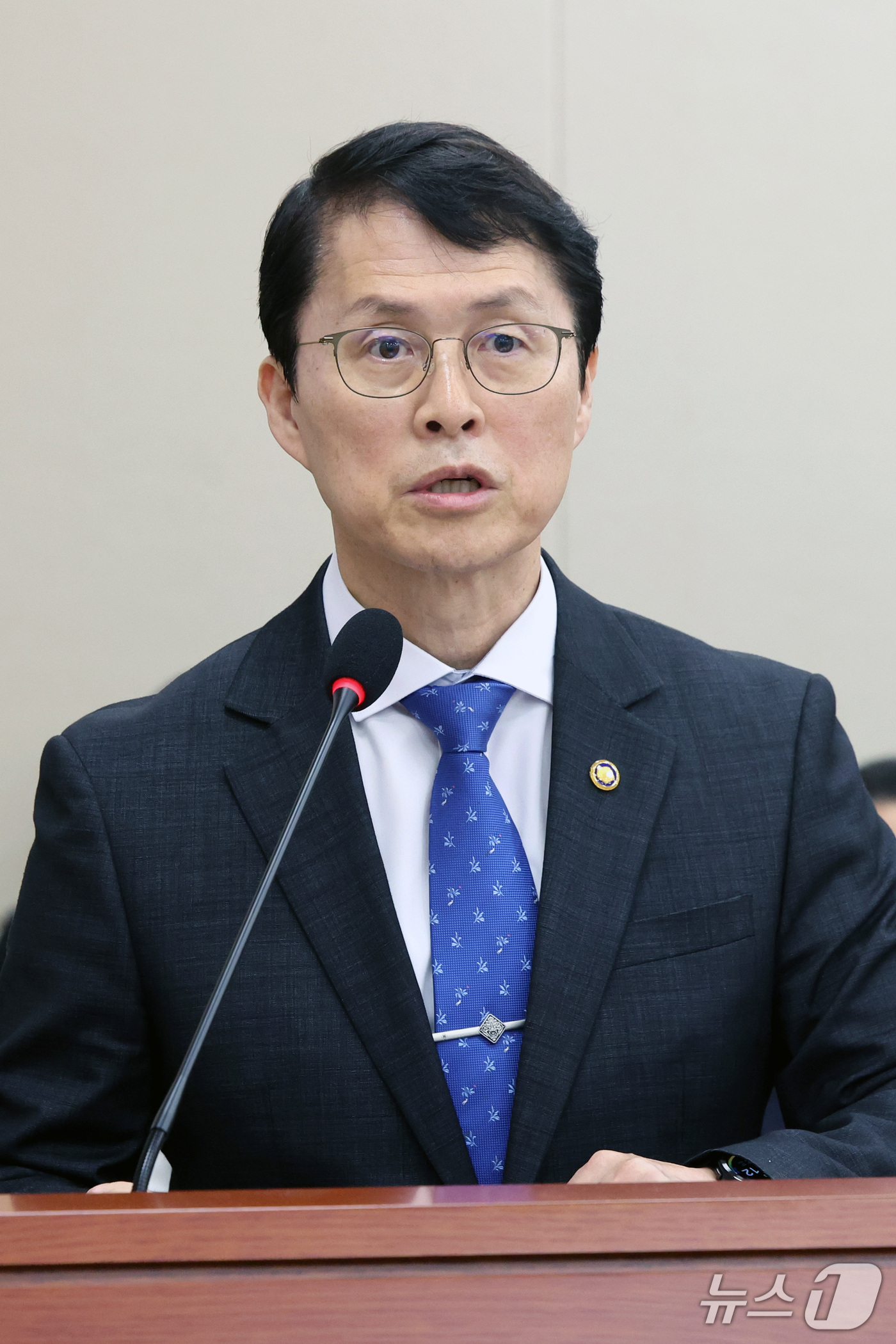 (서울=뉴스1) 황기선 기자 = 최원호 원자력안전위원회 위원장이 13일 서울 여의도 국회 과학기술정보방송통신위원회에서 열린 원자력안전위원회 등에 대한 국정감사에서 업무보고를 하고 …