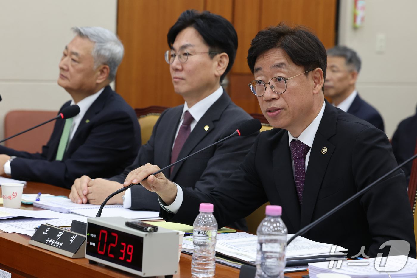 (서울=뉴스1) 황기선 기자 = 오태석 우주항공청장이 13일 서울 여의도 국회 과학기술정보방송통신위원회에서 열린 원자력안전위원회 등에 대한 국정감사에서 의원 질의에 답하고 있다. …