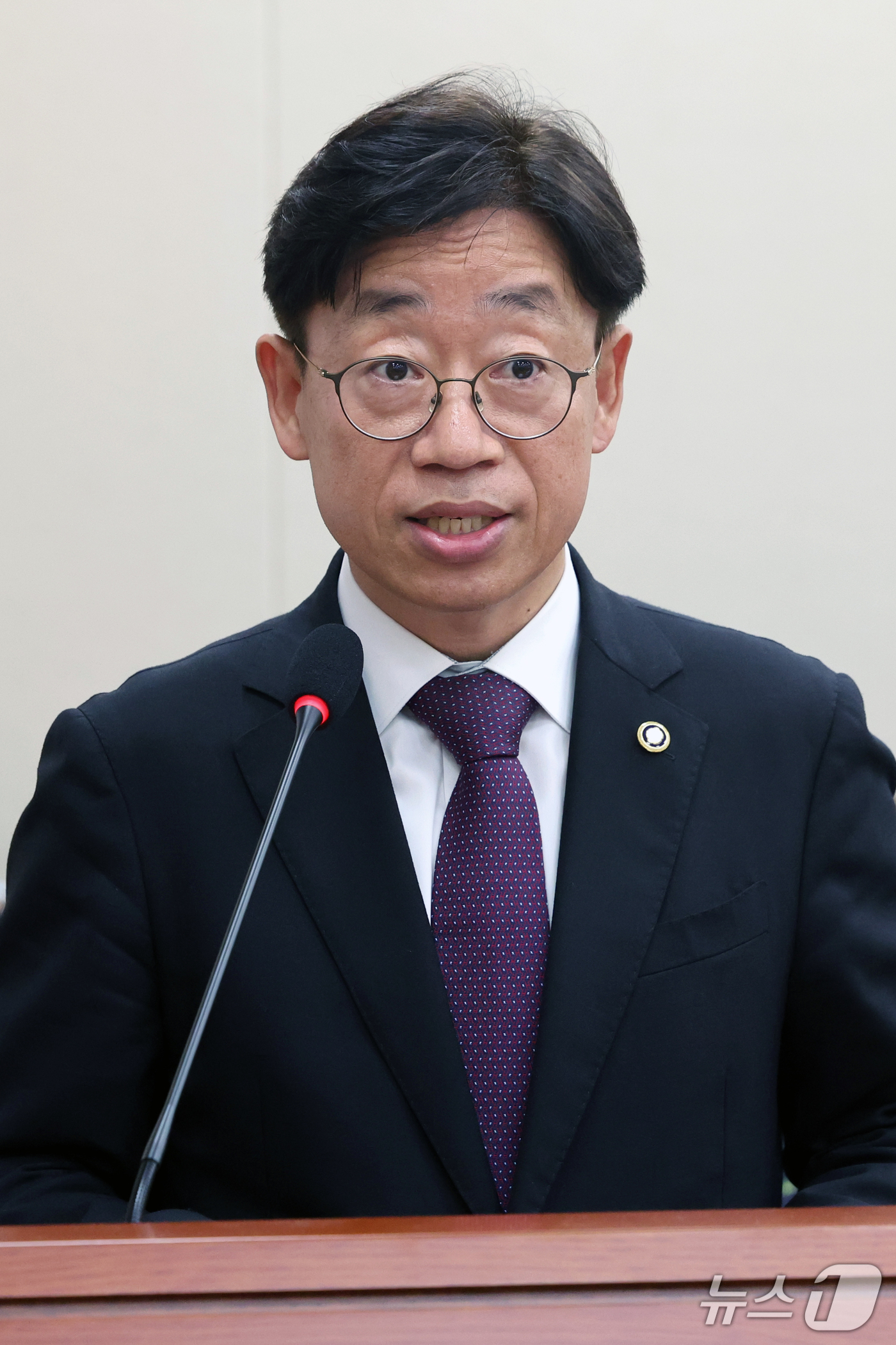 (서울=뉴스1) 황기선 기자 = 오태석 우주항공청장이 13일 서울 여의도 국회 과학기술정보방송통신위원회에서 열린 원자력안전위원회 등에 대한 국정감사에서 업무보고를 하고 있다.  2 …