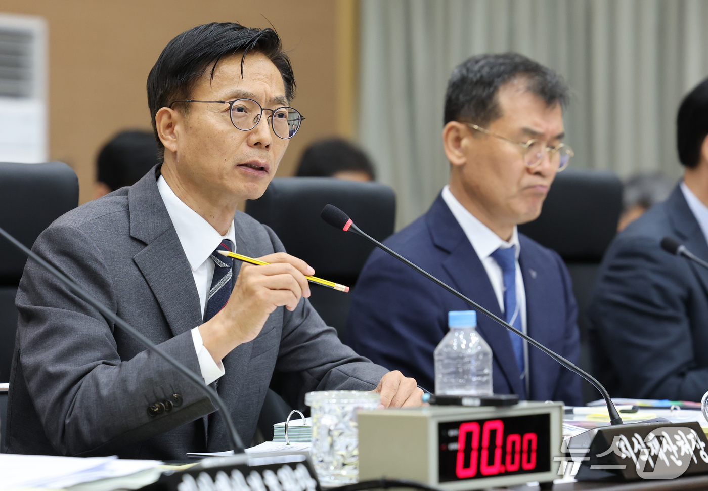 (대전=뉴스1) 김기태 기자 = 김용선 지식재산처장이 13일 오전 정부대전청사에서 열린 국회 산업통상자원중소벤처기업위원회의 지식재산처에 대한 국정감사에서 답변하고 있다. 2026. …