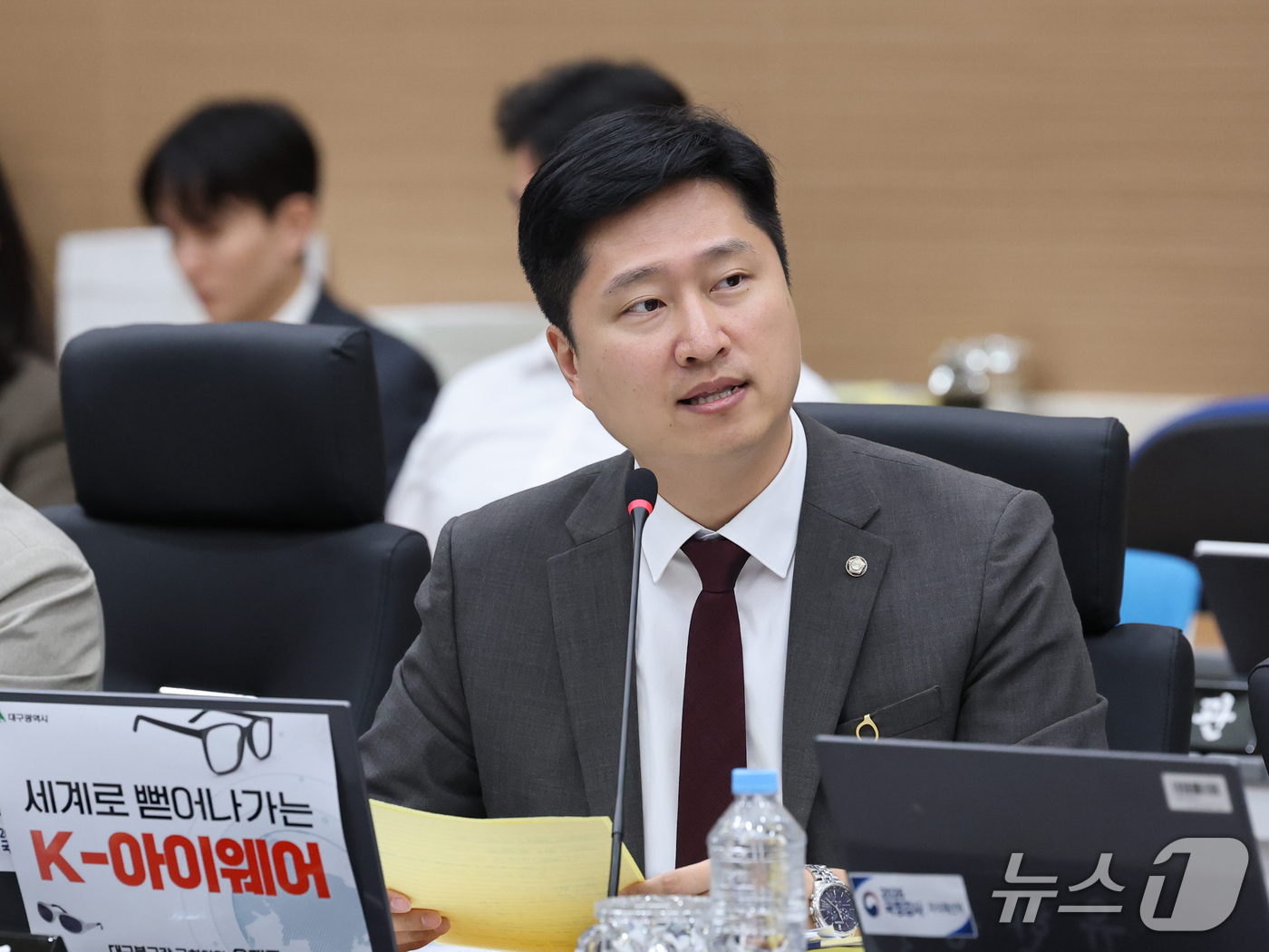 (대전=뉴스1) 김기태 기자 = 우재준 국민의힘 의원이 13일 오전 정부대전청사에서 열린 국회 산업통상자원중소벤처기업위원회의 지식재산처에 대한 국정감사에서 질의하고 있다.  202 …