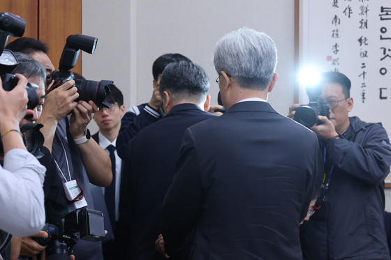 [국감] 국감 이석하는 김상환 헌재소장