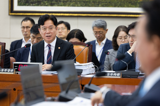 노동장관 "정년연장 연내 처리돼야"…논의 숙성되면 정부안 제시