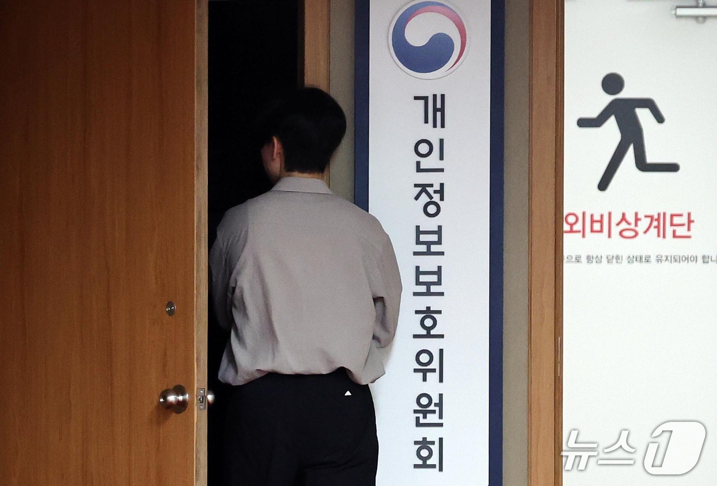 (서울=뉴스1) 이종덕 기자 = 윤호중 행안부 장관이13일 오후 서울 종로구 정부서울청사에서 '2차 중앙행정기관 이전' 계획을 발표했다.금융위원회·방송미디어통신위원회·개인정보보호위 …