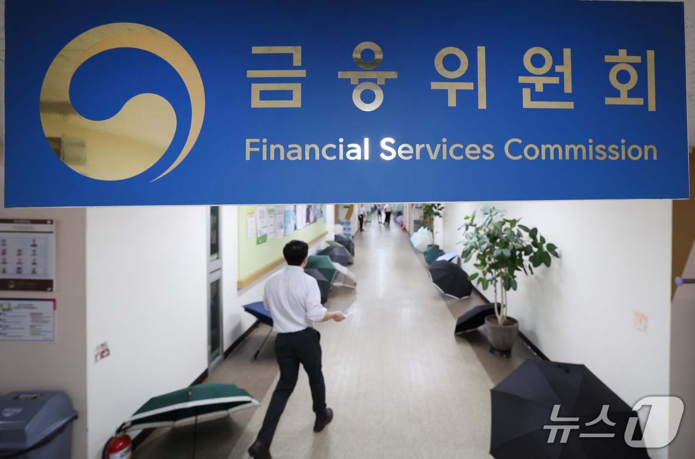 (서울=뉴스1) 이종덕 기자 = 윤호중 행안부 장관이13일 오후 서울 종로구 정부서울청사에서 '2차 중앙행정기관 이전' 계획을 발표했다.금융위원회·방송미디어통신위원회·개인정보보호위 …