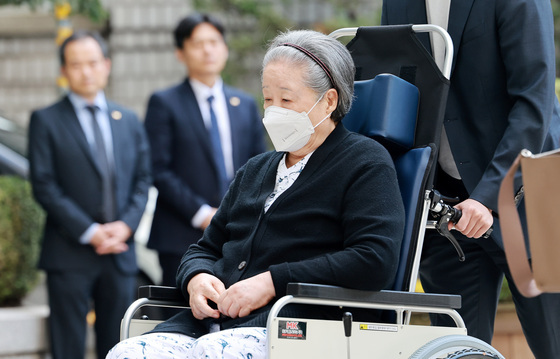 고등법원으로 향하는 한학자 총재