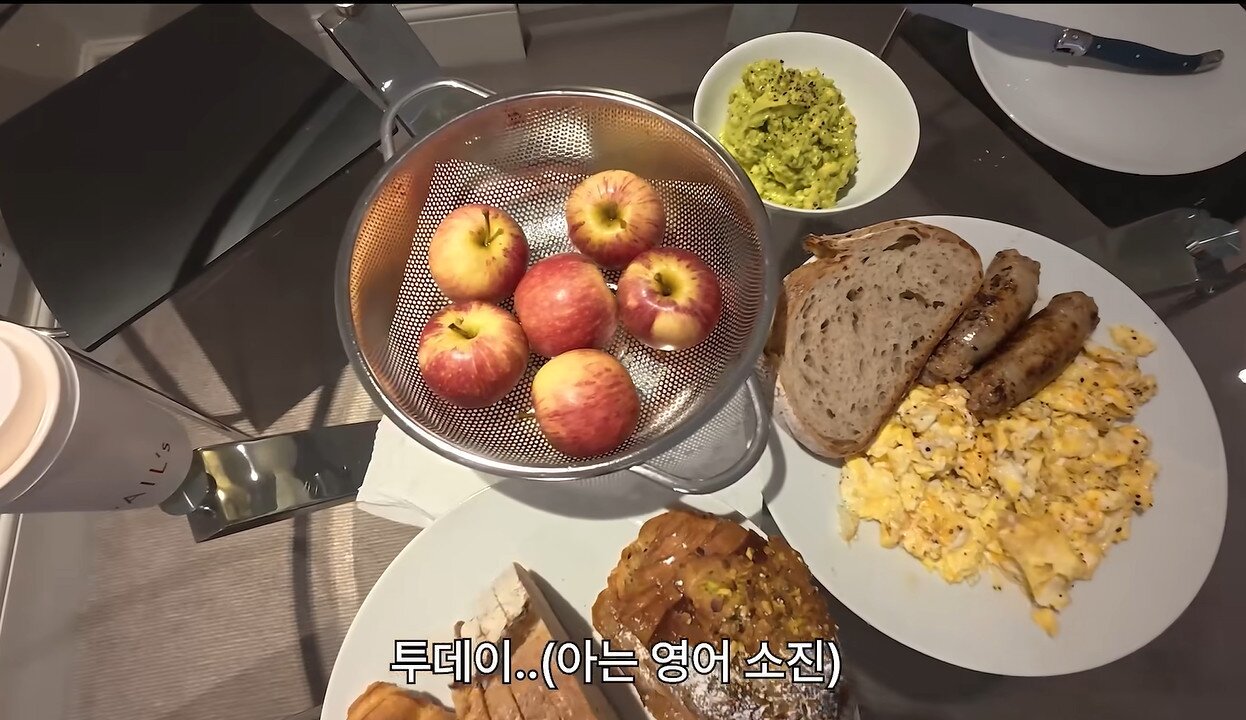 본문 이미지 - 유튜브 채널 '윤쥬르 YOONJOUR 장윤주' 영상 갈무리
