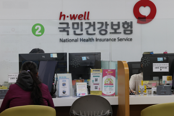 외국인 건강보험 흑자 1조 돌파…중국 국적만 1년 만에 적자 전환