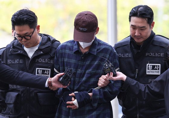'장모 살해·아내 납치' 20대 남성 구속 기로…'묵묵부답' 심사 출석